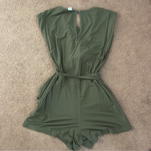Stretchy Olive Green Old Navy XS Romper with Pockets!! - Picture 5 of 9